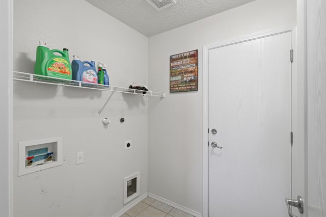 641 Creekside Avenue SW, Los Lunas, NM 87031