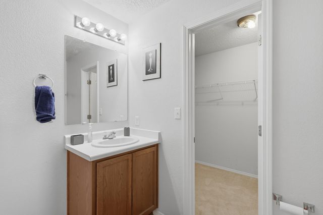 641 Creekside Avenue SW, Los Lunas, NM 87031