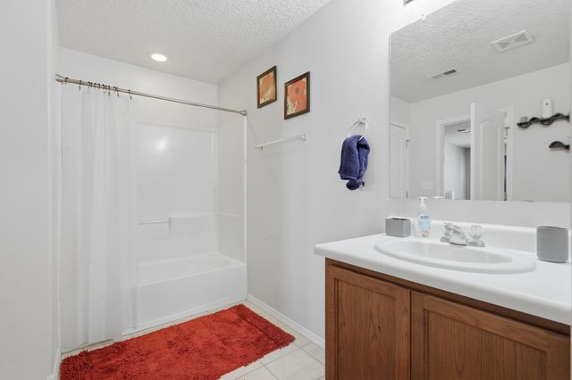 641 Creekside Avenue SW, Los Lunas, NM 87031