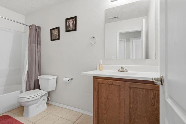 641 Creekside Avenue SW, Los Lunas, NM 87031