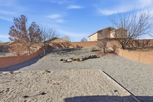 641 Creekside Avenue SW, Los Lunas, NM 87031