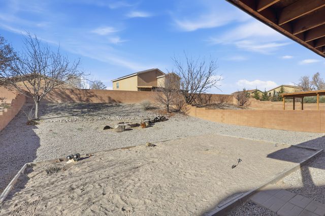 641 Creekside Avenue SW, Los Lunas, NM 87031