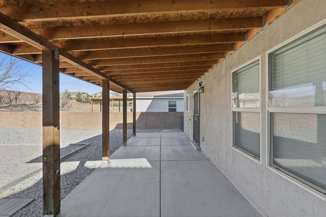 641 Creekside Avenue SW, Los Lunas, NM 87031