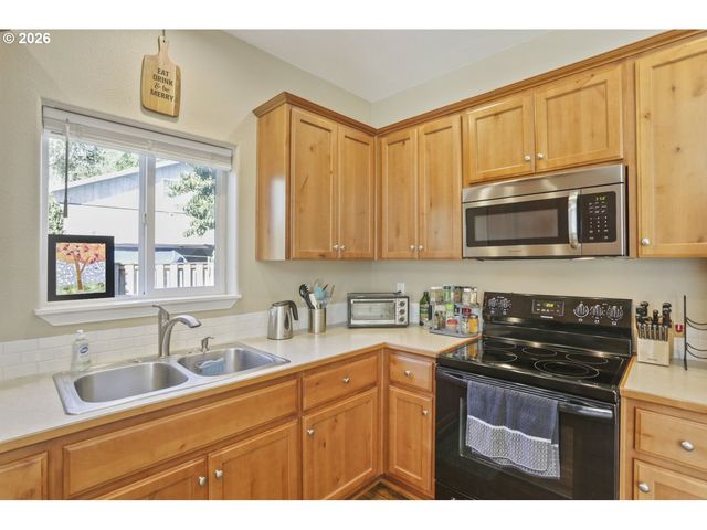 2463 25TH Ave, Forest Grove, OR 97116