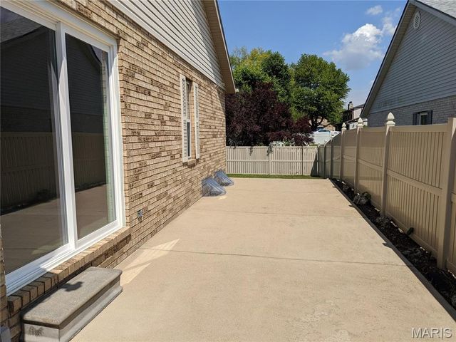 2290 Wellington Drive, Shiloh, IL 62221