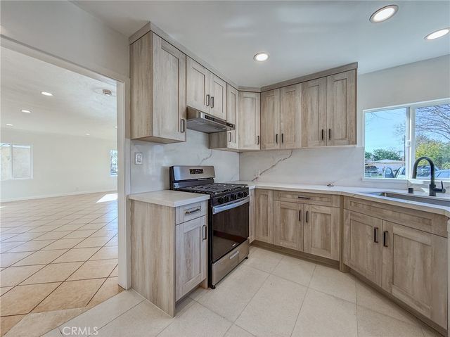 3045 Casa Loma, San Bernardino, CA 92404