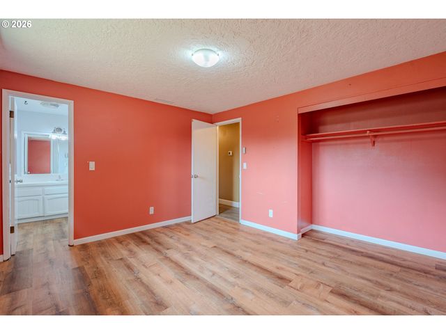 1803 Nw 100TH St, Vancouver, WA 98685