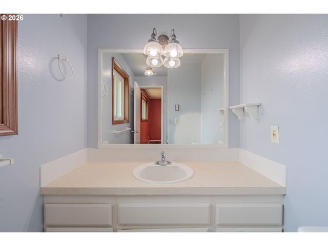 1803 Nw 100TH St, Vancouver, WA 98685