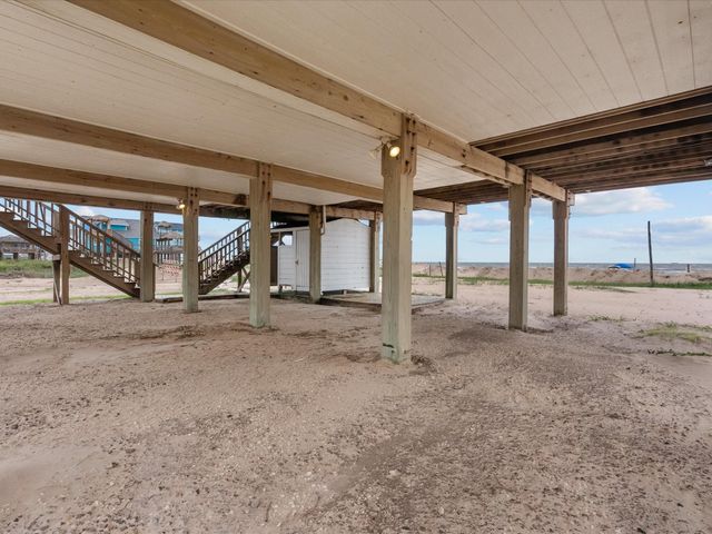 125 Driftwood Court, Surfside Beach, TX 77541