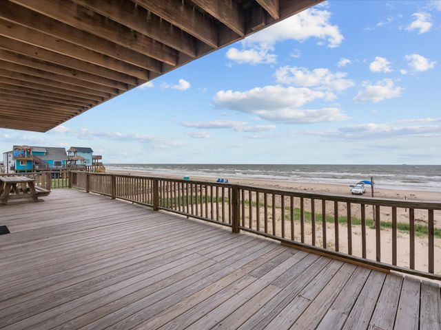 125 Driftwood Court, Surfside Beach, TX 77541