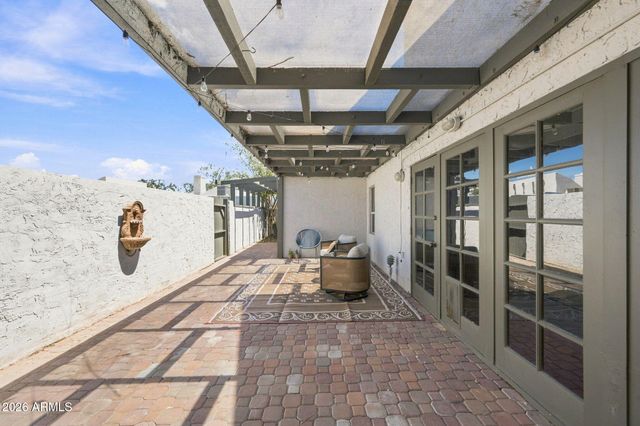 324 E Ambassador Drive, Tempe, AZ 85288