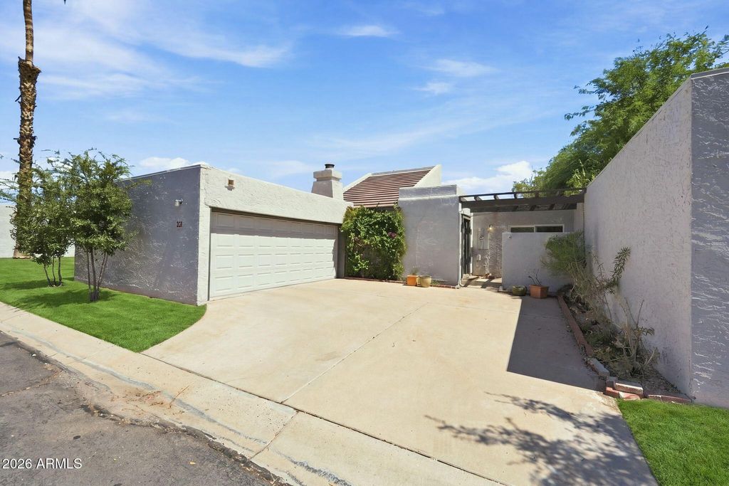 324 E Ambassador Drive, Tempe, AZ 85288 — photo 2
