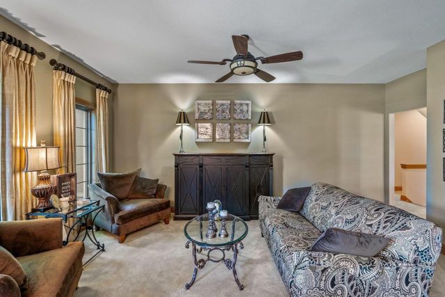 1252 Mary Hill CIRCLE, Hartland, WI 53029