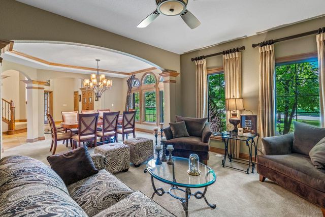 1252 Mary Hill CIRCLE, Hartland, WI 53029