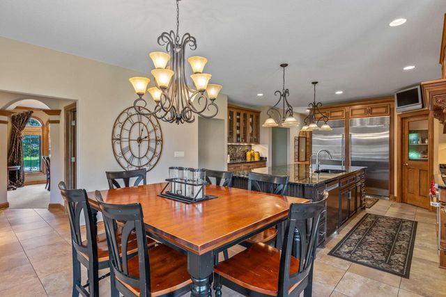 1252 Mary Hill CIRCLE, Hartland, WI 53029