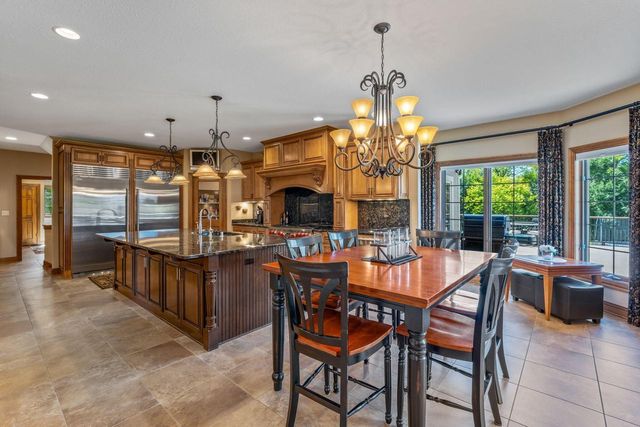 1252 Mary Hill CIRCLE, Hartland, WI 53029