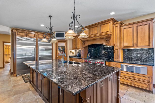 1252 Mary Hill CIRCLE, Hartland, WI 53029