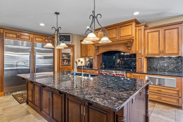 1252 Mary Hill CIRCLE, Hartland, WI 53029