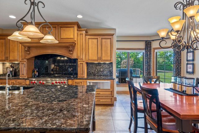 1252 Mary Hill CIRCLE, Hartland, WI 53029