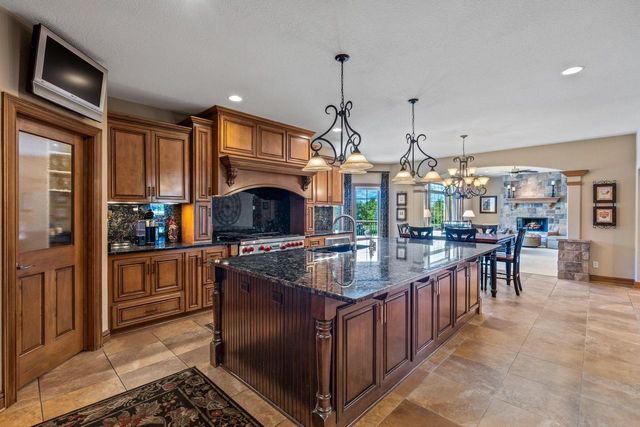 1252 Mary Hill CIRCLE, Hartland, WI 53029