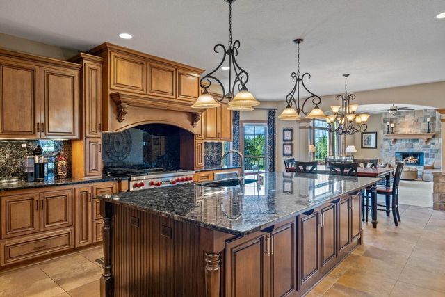 1252 Mary Hill CIRCLE, Hartland, WI 53029