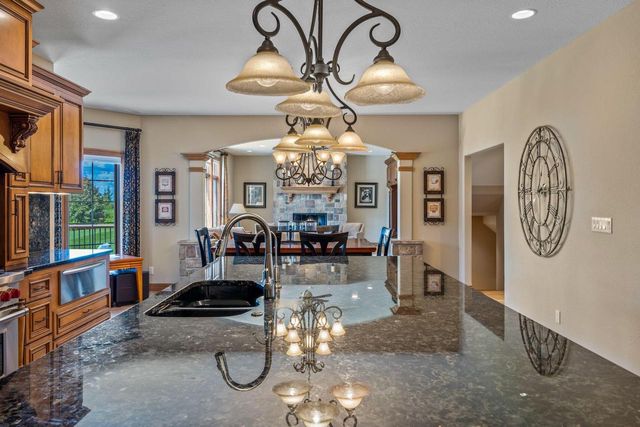 1252 Mary Hill CIRCLE, Hartland, WI 53029