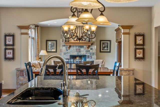 1252 Mary Hill CIRCLE, Hartland, WI 53029