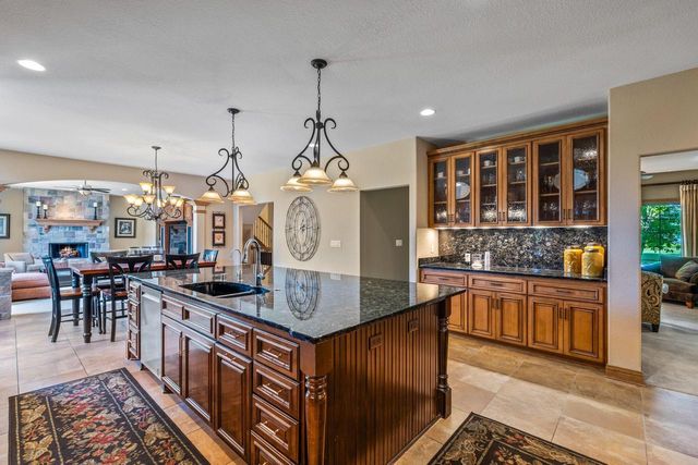 1252 Mary Hill CIRCLE, Hartland, WI 53029