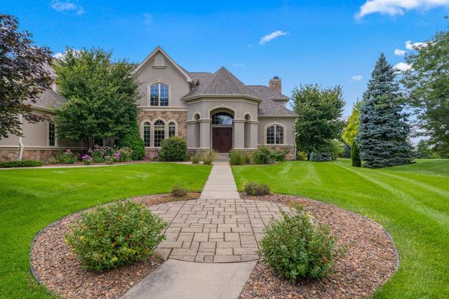 1252 Mary Hill CIRCLE, Hartland, WI 53029