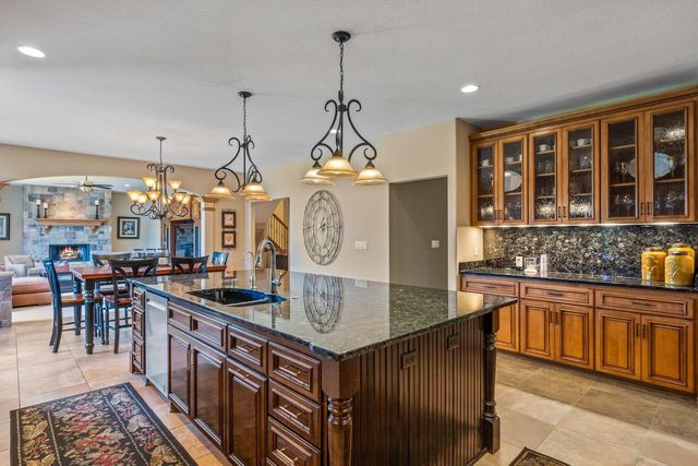 1252 Mary Hill CIRCLE, Hartland, WI 53029