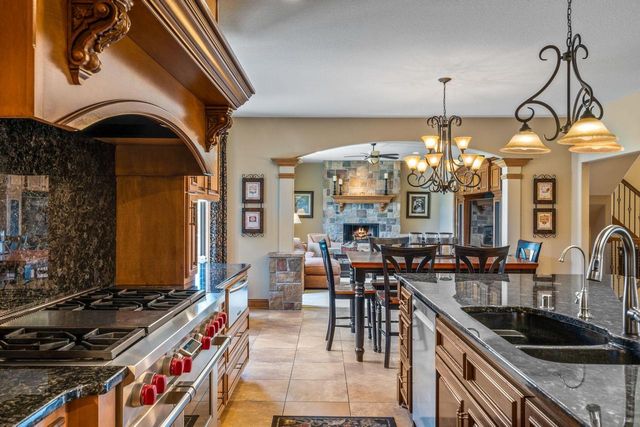 1252 Mary Hill CIRCLE, Hartland, WI 53029