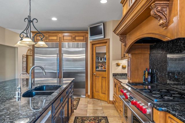 1252 Mary Hill CIRCLE, Hartland, WI 53029