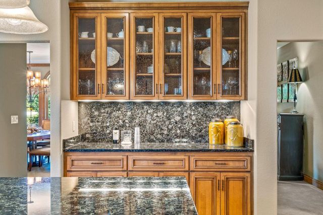 1252 Mary Hill CIRCLE, Hartland, WI 53029