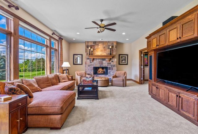 1252 Mary Hill CIRCLE, Hartland, WI 53029