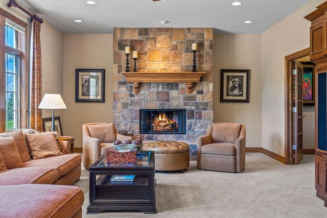 1252 Mary Hill CIRCLE, Hartland, WI 53029