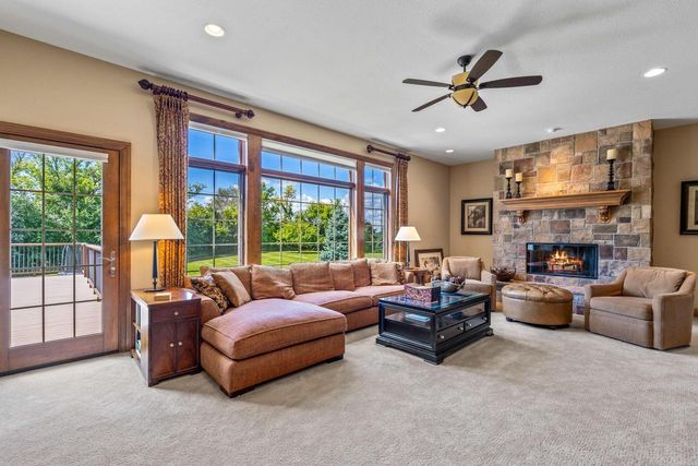 1252 Mary Hill CIRCLE, Hartland, WI 53029