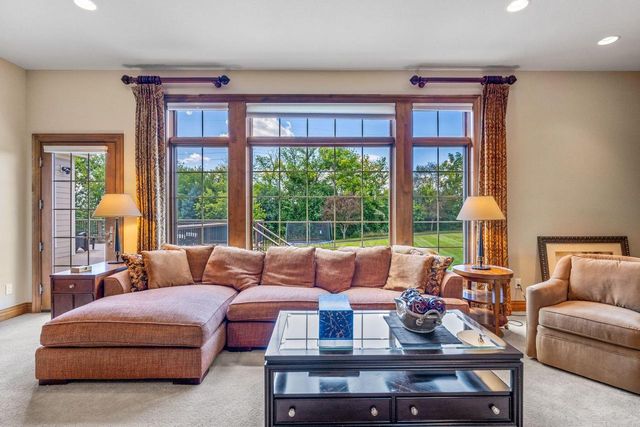 1252 Mary Hill CIRCLE, Hartland, WI 53029