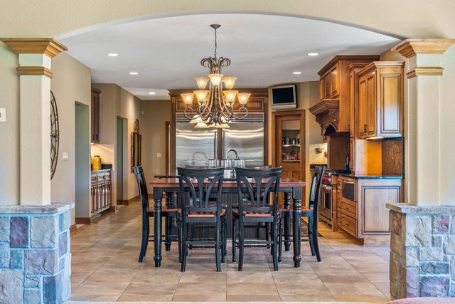 1252 Mary Hill CIRCLE, Hartland, WI 53029