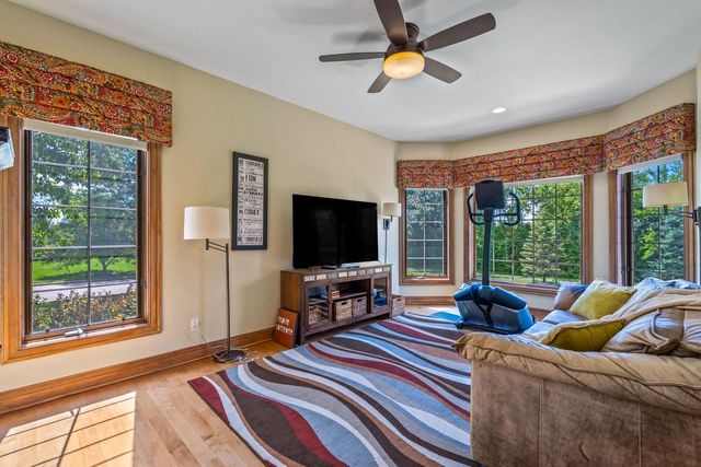 1252 Mary Hill CIRCLE, Hartland, WI 53029