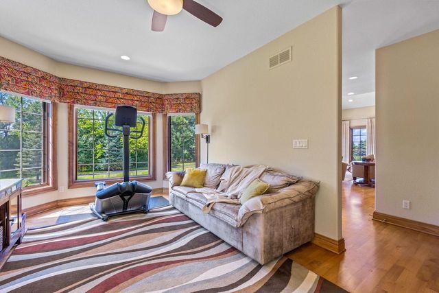 1252 Mary Hill CIRCLE, Hartland, WI 53029