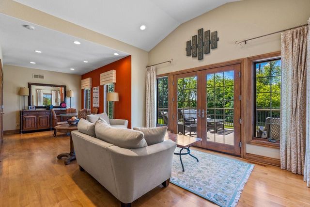 1252 Mary Hill CIRCLE, Hartland, WI 53029