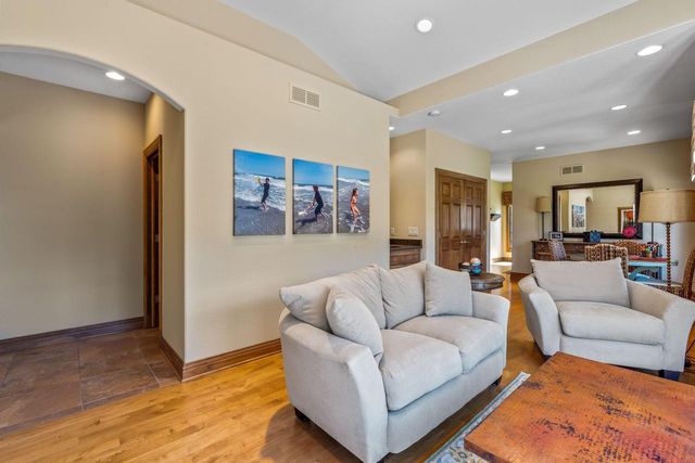 1252 Mary Hill CIRCLE, Hartland, WI 53029