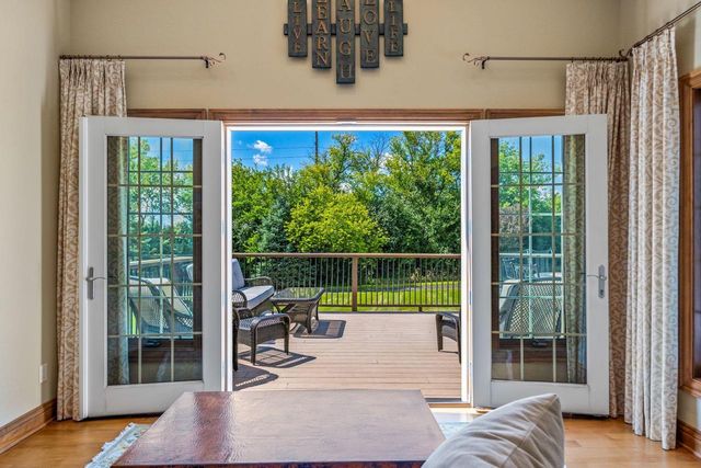 1252 Mary Hill CIRCLE, Hartland, WI 53029