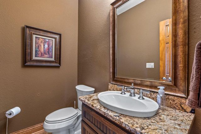 1252 Mary Hill CIRCLE, Hartland, WI 53029