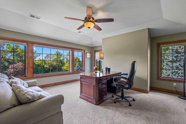 1252 Mary Hill CIRCLE, Hartland, WI 53029