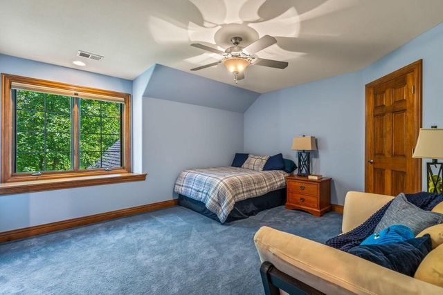 1252 Mary Hill CIRCLE, Hartland, WI 53029