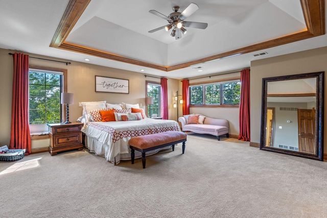 1252 Mary Hill CIRCLE, Hartland, WI 53029