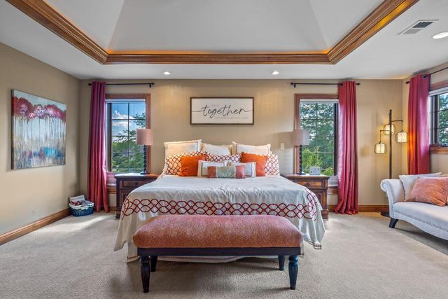 1252 Mary Hill CIRCLE, Hartland, WI 53029