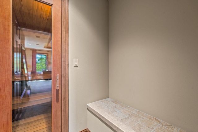 1252 Mary Hill CIRCLE, Hartland, WI 53029