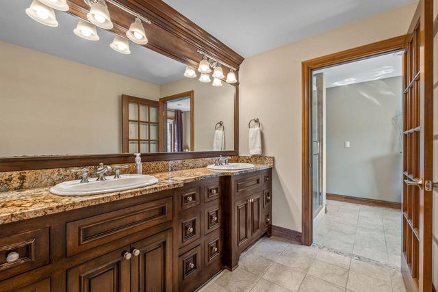 1252 Mary Hill CIRCLE, Hartland, WI 53029